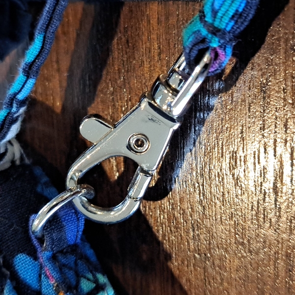 Vera Bradley Quilted Wrestlet Wallet with ID, in blue floral 5x3" - Picture 3 of 11